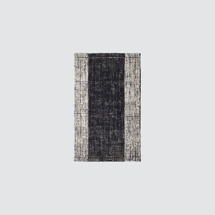 Jute accent rug, black