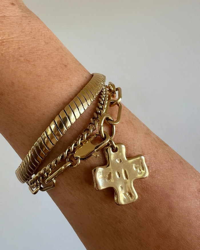 Gold Classic Curb Chain Bracelet product shot
