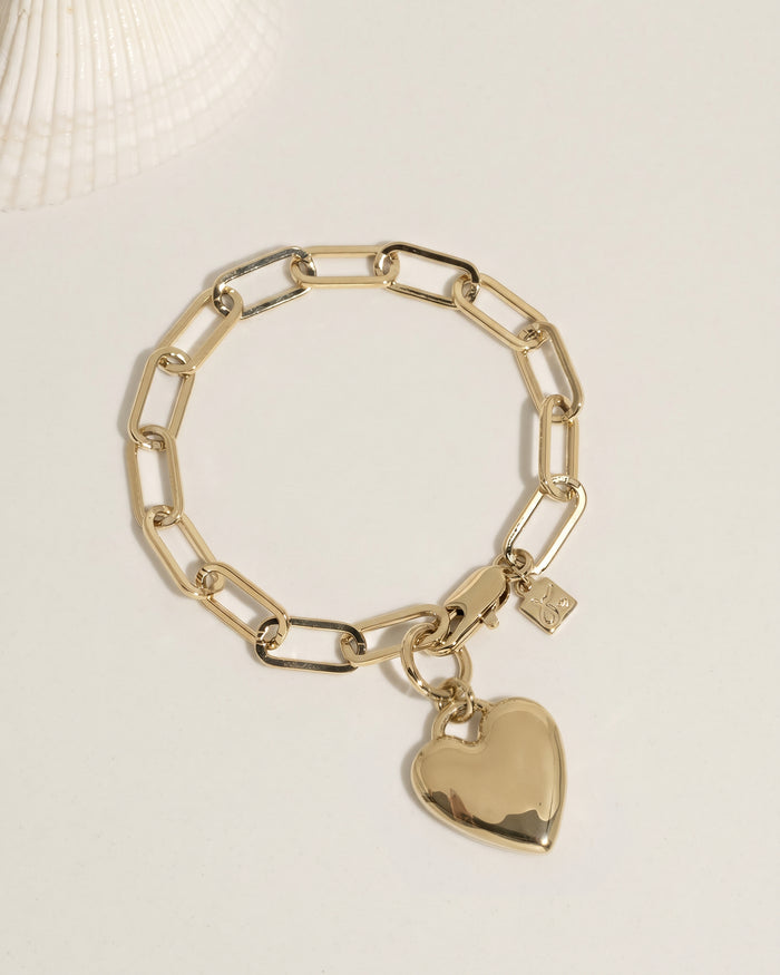 james-michelle-chunky-heart-bracelet-gold-main-flat-lay
