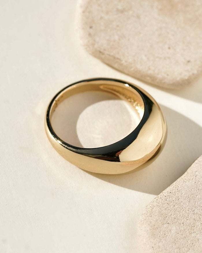 Globe Ring