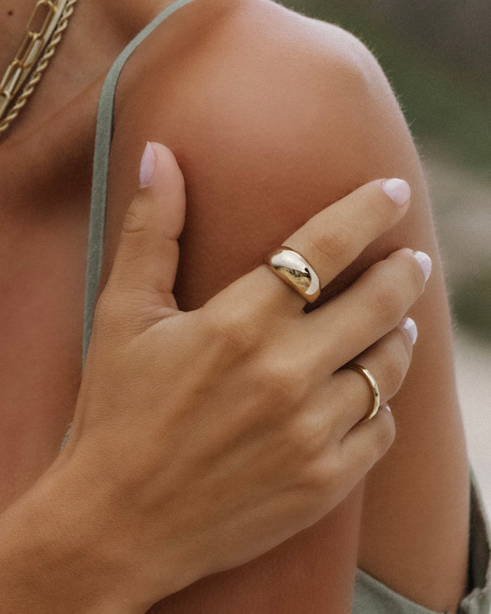 Globe Ring